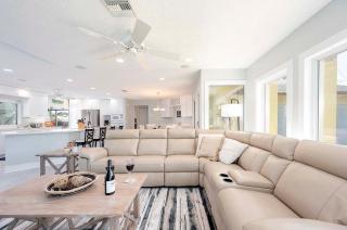 Pelican - Yacht Club Area Vacation Home with Direc - 6