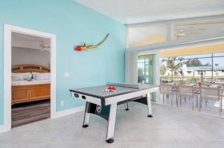 Pelican - Yacht Club Area Vacation Home with Direc - 5