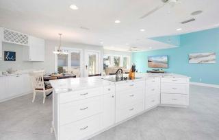 Pelican - Yacht Club Area Vacation Home with Direc - 2