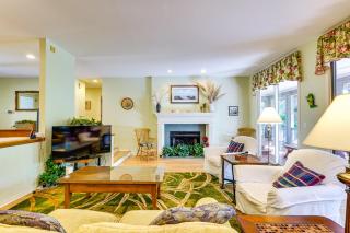 Golf and Tennis Paradise Lagoon-Front Kiawah Home - 6