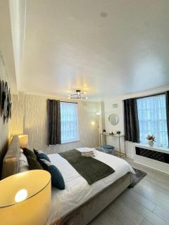 Hyde Park Cozy One Bed - 1