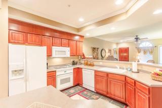 Branson Condo at Thousand Hills Walkin with Elevator Golf Front near 76 Strip - 9