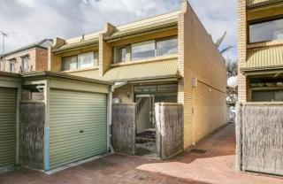 Modern 2BR Apartment North Adelaide - 9