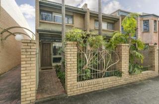 Modern 2BR Apartment North Adelaide - 7