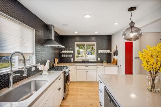 Modern Napa 3BD Wine Country Escape with Pool and Spa - 1