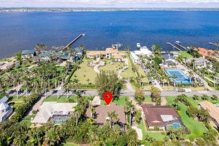 Shaddelee has a Spa and Pool Quiet, Upscale Escape - 9