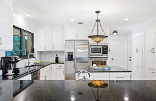 Shaddelee has a Spa and Pool Quiet, Upscale Escape - 2