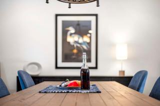 Shaddelee has a Spa and Pool Quiet, Upscale Escape - 1