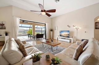 Silhouette - Upscale Home with Relaxing Outdoor Living - 8