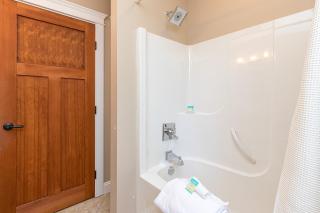 Shawnigan Suite B & B - 2