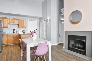 Pink playhouse sq near Progressive field & CSU - 6