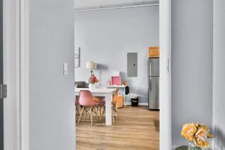 Pink playhouse sq near Progressive field & CSU - 7