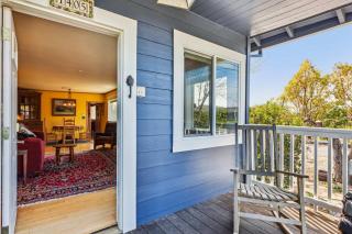 Authentic Sonoma Experience - Home and Lush Gardens - 5