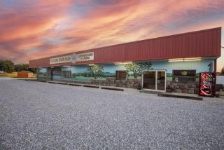 Boutique Camp Escape near Roaring River - 1