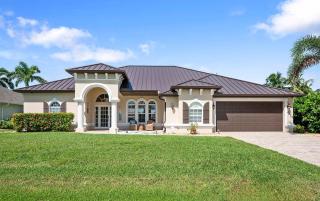 Sunsets in Paradise - Amazing Waterfront Vacation Villa - 0