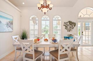 Sunsets in Paradise - Amazing Waterfront Vacation Villa - 7