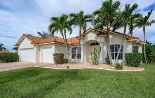 Sunshine-Quiet Cape Coral Neighborhood - Tiki Hut - 9