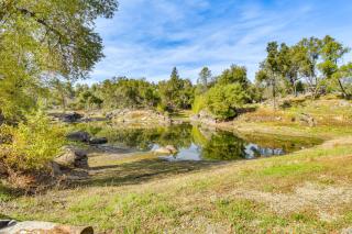 Private Lake, Hot Tub and EV Charger Mariposa Home! - 9