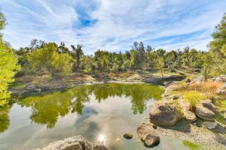 Private Lake, Hot Tub and EV Charger Mariposa Home! - 6