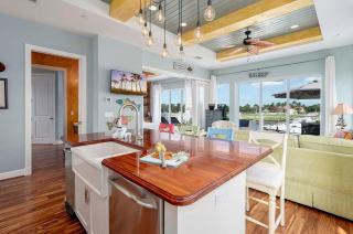 The Funky Fish Shack - Marina View with Boat Slip - 3