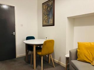Chic 1-Bed Apartment in Hull - 8