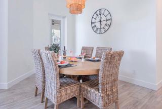 Whale ya Later New Villa Upscale Home - 2