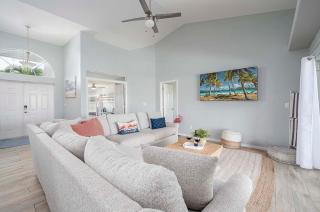 Wave N Sea - Waterfront Home with Outdoor Partial - 9