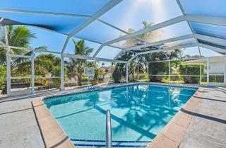 White Sea Shell - with Tiki Hut and Boat Lift - 0