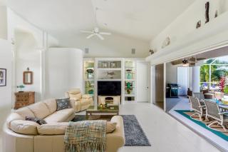 White Sands - Tropical Rental with lots of Privacy - 8