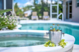 White Sands - Tropical Rental with lots of Privacy - 7