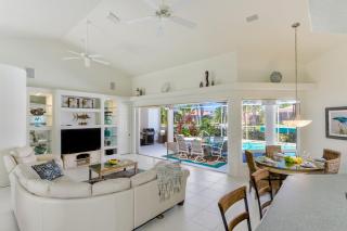 White Sands - Tropical Rental with lots of Privacy - 6