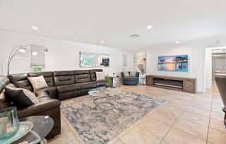 White Sea Shell - with Tiki Hut and Boat Lift - 3