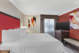 Best Western Plus Rose City Suites - 5