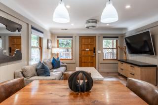 Cedar Crest - Sparrow Cottage 1 - 2