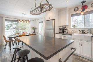 Cozy Chalet With a Panoramic Lake View and Spa - 5