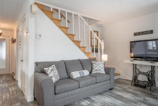 Cozy Chalet With a Panoramic Lake View and Spa - 5