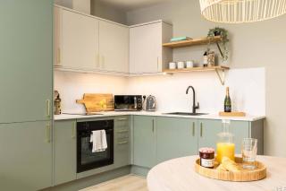 Bright, One-Bed Apartment Just Steps from the Sea - 9