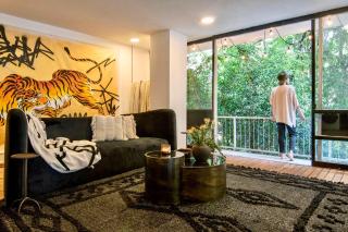 Beautiful Curated and Designed Flat plus Great Balcony - 3