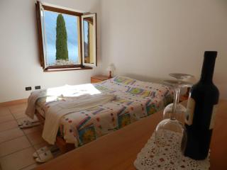 Lakefront with garden - 7