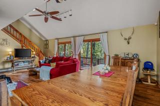 The Fern -- Private - Pet Friendly - Fireplace - River Access - Fire Pit - EV Station - 3