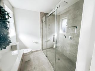 Modern Coastal Retreat in Pyes Pa - 9