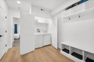 Modern ski and lake home with private hot tub Entire home in Eden - 6