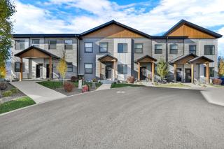 Modern ski and lake home with private hot tub Entire home in Eden - 0