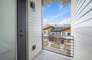 Modern ski and lake home with private hot tub Entire home in Eden - 5