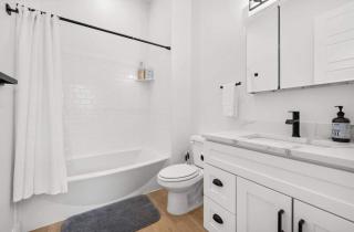 Modern ski and lake home with private hot tub Entire home in Eden - 2