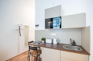 Vibrant Downtown Studio AC - 8