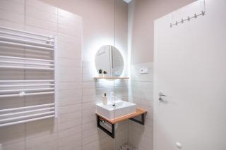 Vibrant Downtown Studio AC - 2