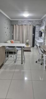 Classy 2 bedroom in Halfway Gardens - 7