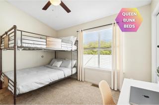 ! Top Location ! Large Family Beach House featuring Backyard Pool, 5 Min Walk to Miramar Beach, Yard & Patio, Pets Welcome, Fast WiFi - Destin - 7