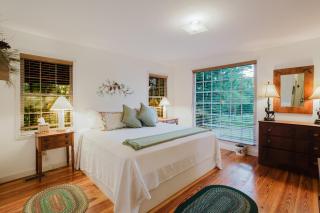 Peaceful Pines Cabin with Deck and Wildlife Views - 8